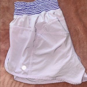 LULULEMON hotty hots size 6 2.5 inch light purple with a stripped waist band